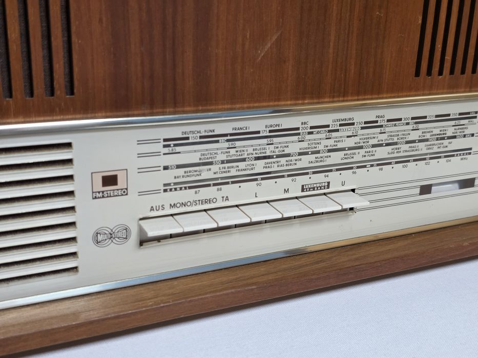 Rádio antigo reparado Grundig