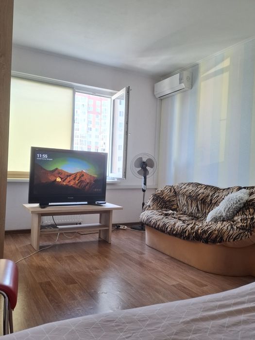 Посуточно 1к квартира Патриотика м.Позняки