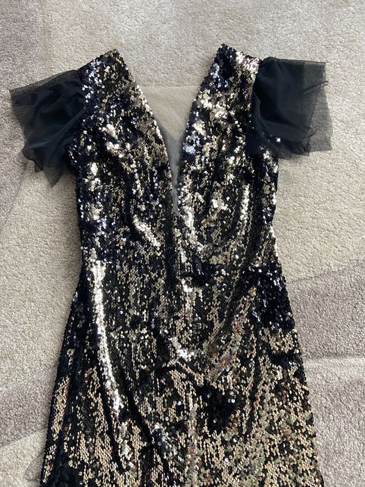 Вечерние короткое платье в паетках