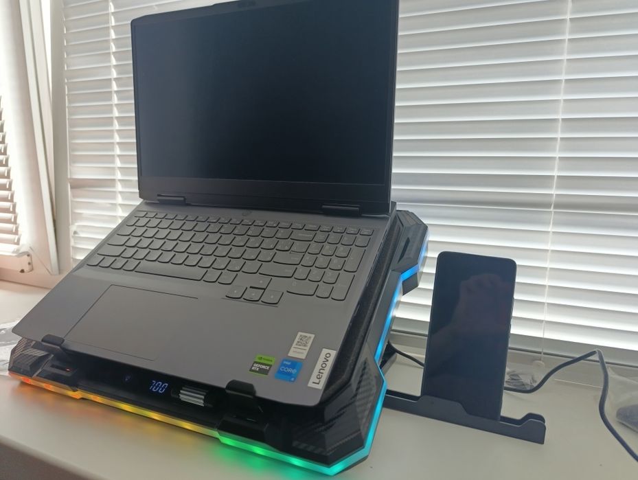 Топова вакуумна охолоджувальна підставка для ноутбука