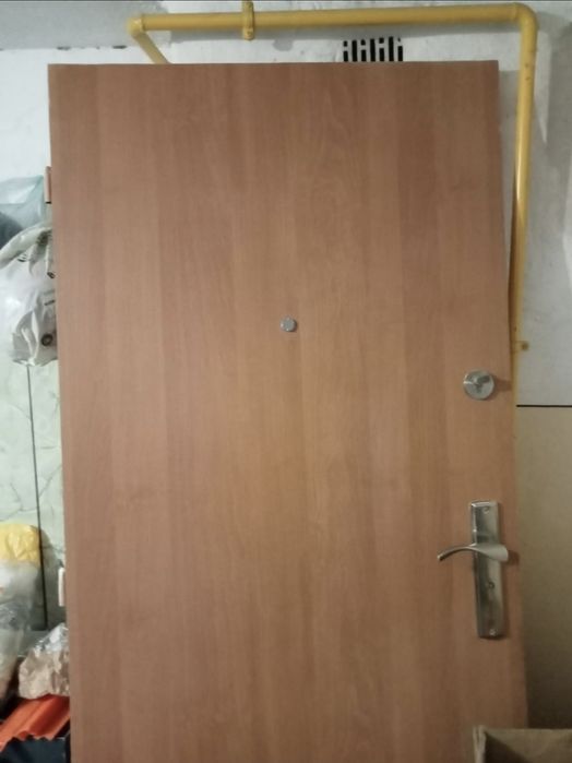 Sprzedam drzwi wejściowe 90