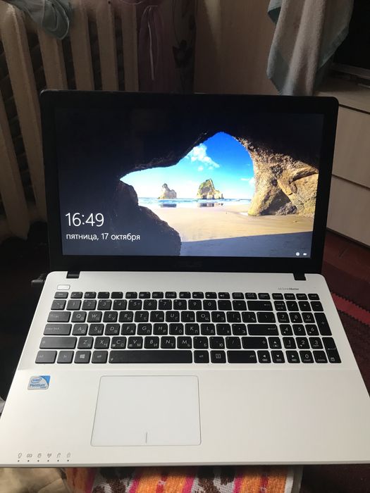 Ноутбук ASUS в гарному стані
