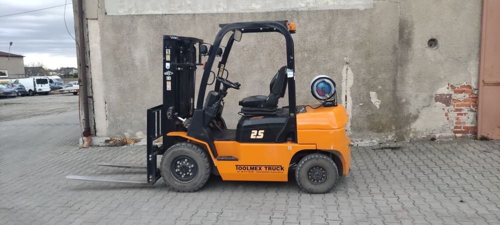 wózek widłowy firmy HANGCHA 2.5tony