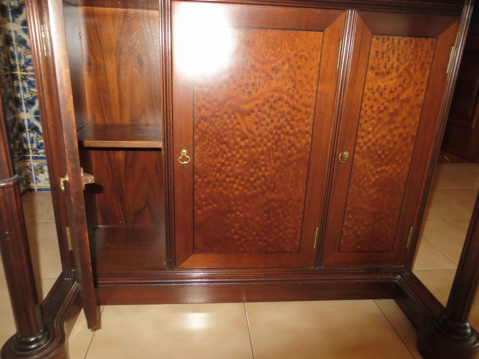 consola/aparador em cerejeira, como nova, com espelho