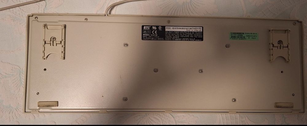 Vintage teclado BTC 5121W - PT