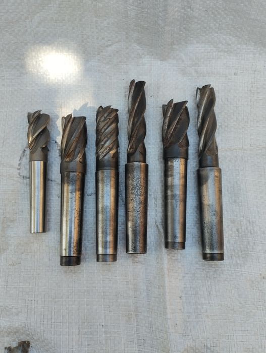 Продам фрези ,оправки ,свердла вживане в нормальному стані