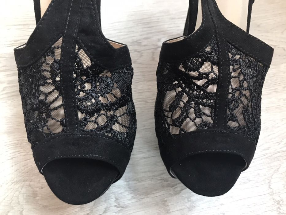 Sandálias pretas com renda n 38