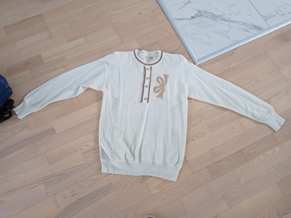 Sweter kremowy damski