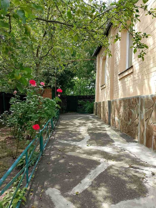 Продаж частини будинку з окремим двором !!!