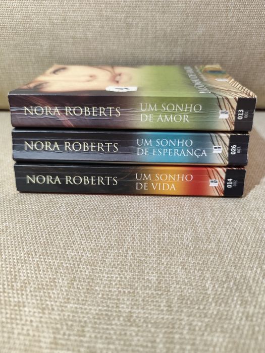 Livros Nora Roberts edição Bertrand de bolso