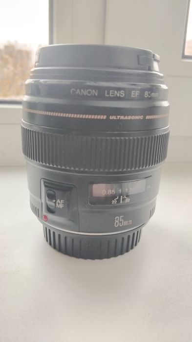 Об'єктив Canon 85mm 1.8
