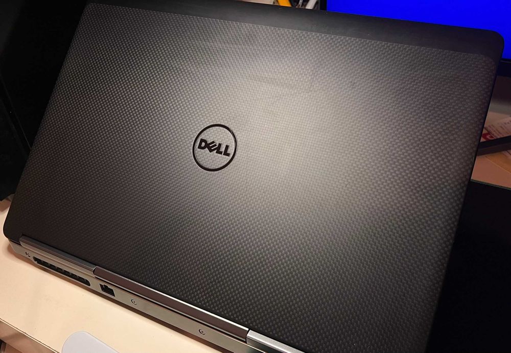 Dell Precision 7520 Workstation Móvel Profissional | i7 | 32GB RAM | 256GB SSD + 500GB HDD | NVIDIA Quadro M1200 4GB