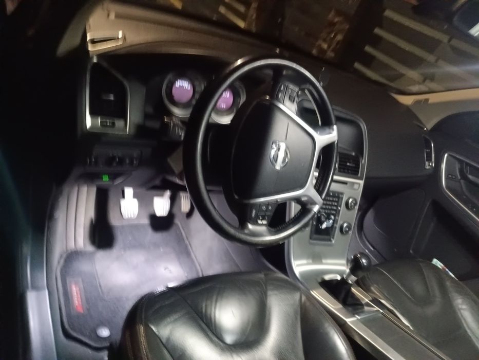 Volvo xc60 estimado de garagem.