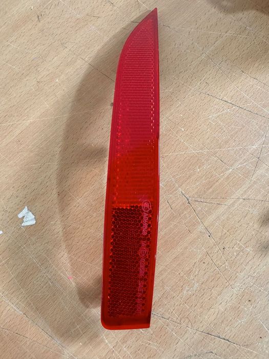 BMW X1 F48 ODBLASK ZDERZAKA PRAWY TYŁ 7355548