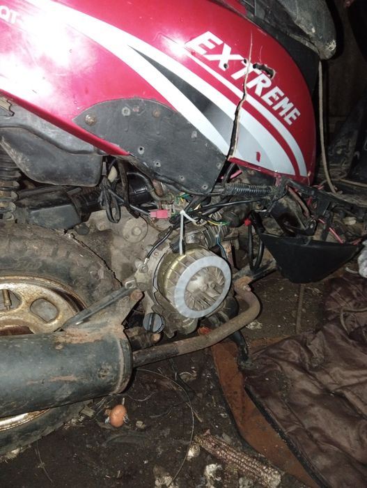 Продам скутер Yaben xtreme