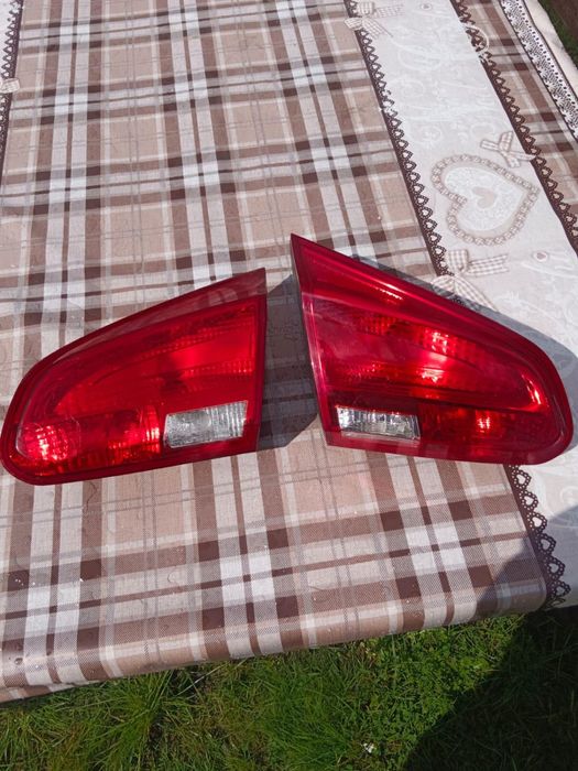 Kia cerd II HB lampy lewa i prawa bsgażnija w klapę