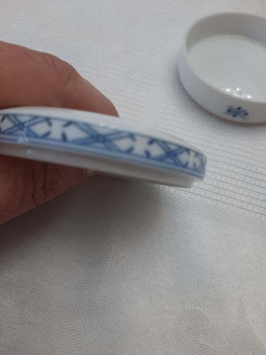 Pequena caixinha porcelana vista alegre