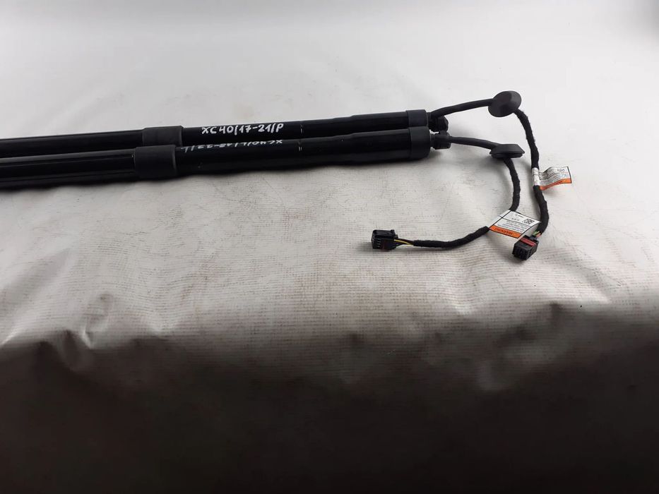 Volvo XC40 siłowniki tylnej klapy 17-21r