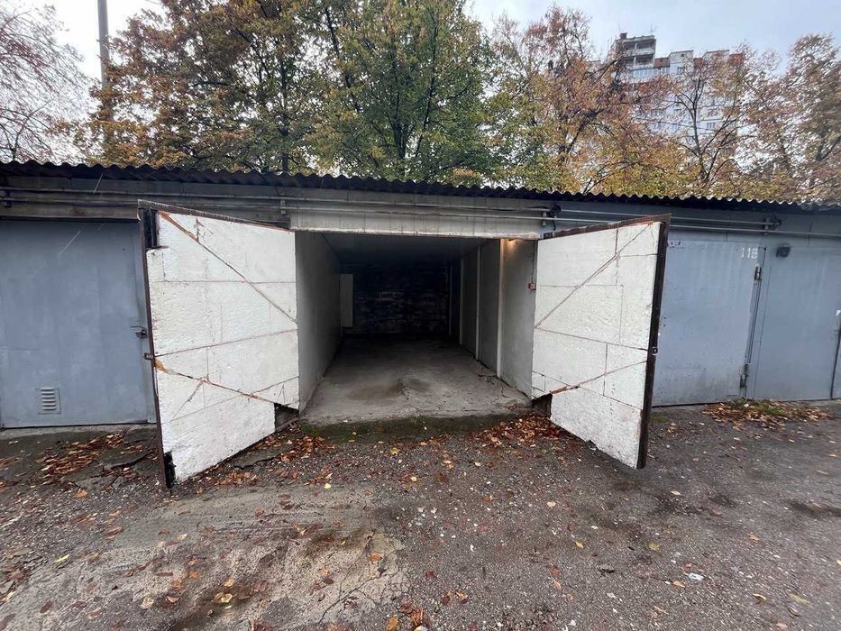 Оренда сухого гаража 2,8×5,5 м, Борщагівка, Г.Космосу 26 з електрикою