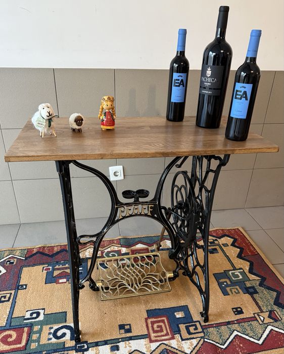 Pés Pfaff em mesa de madeirade carvalho maciça
