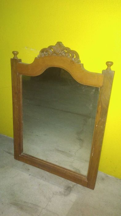 Espelho semi-moderno