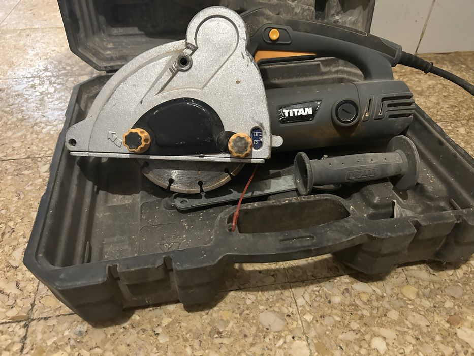 Maquina para abrir roços de dois discos