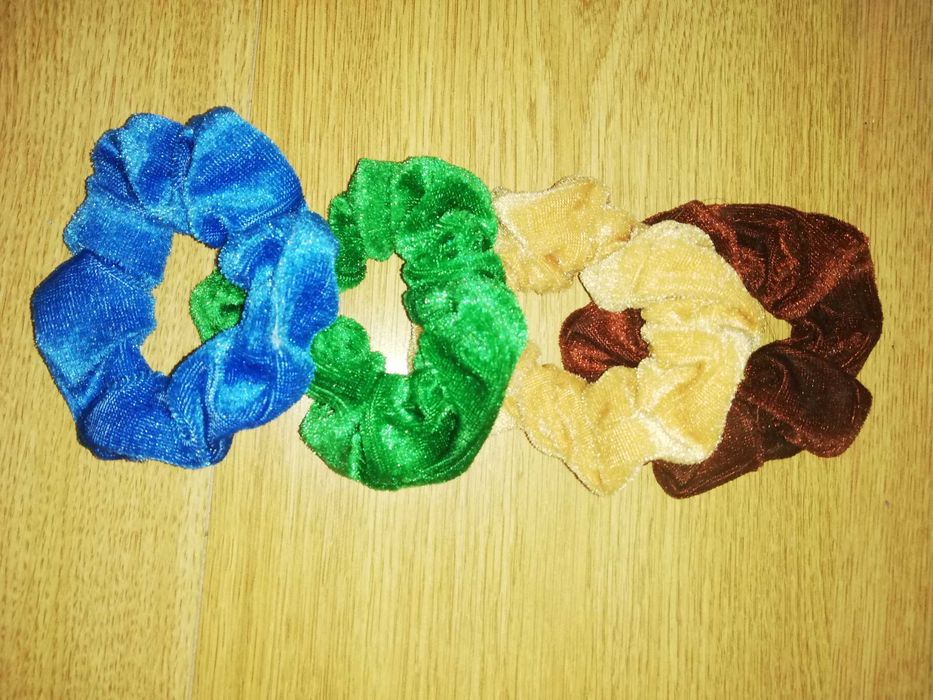 4 Hair Ties/Elastic Bands
