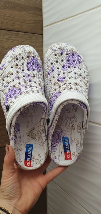 Klapki krokodylki a'la crocs sunlanse 39 białe w kwiaty z dziurkami