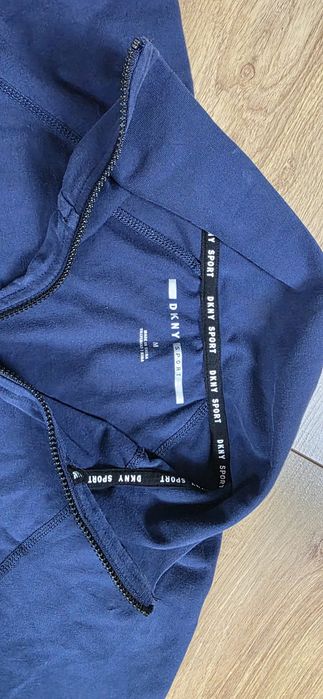 Sportowa sukienka DKNY