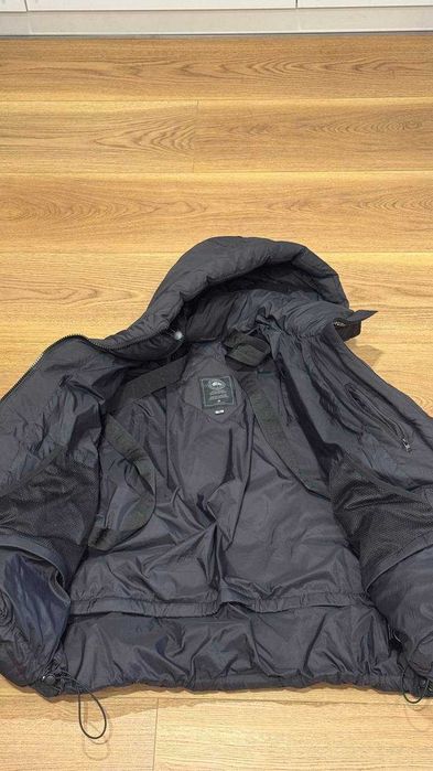 Пуховик Canada Goose  Розмір ХЛ ( підійде на Л)   Ціна 3500 грн