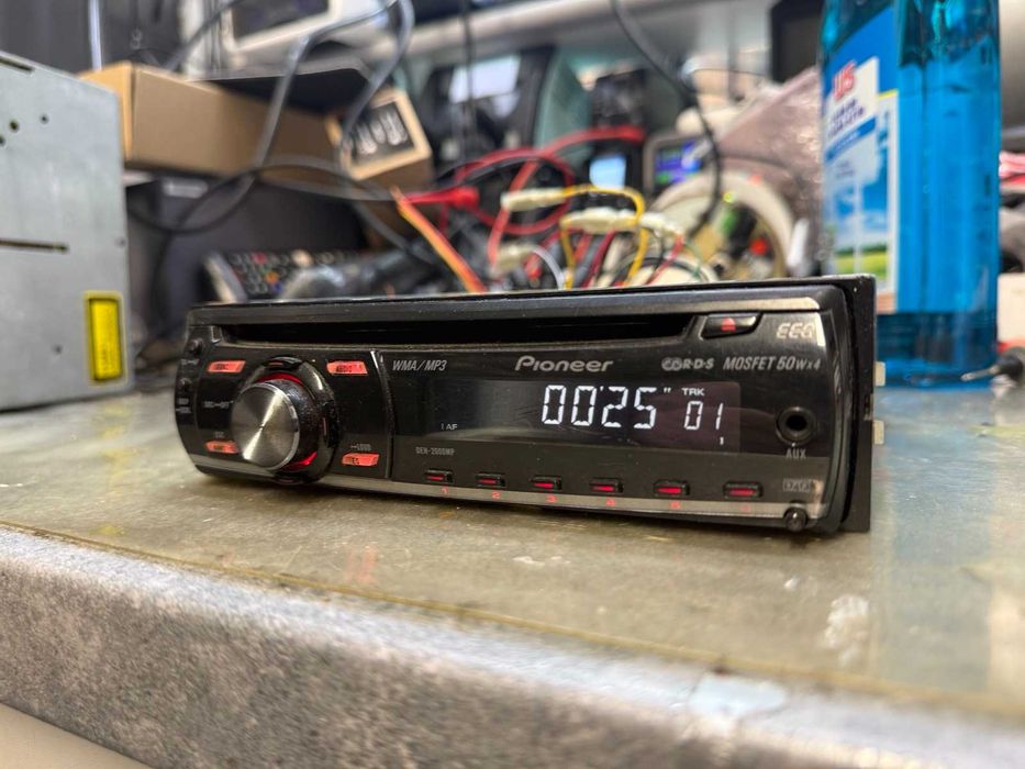 Radioodtwarzacz CD MP3 Pioneer DEH-2000MP 4x50