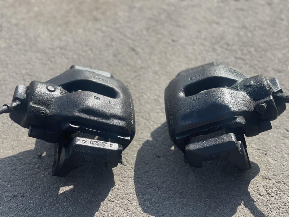 Суппорт супорта BMW X5 E53 E70 F15 F16 E60 F10 E83 тормозные колодки