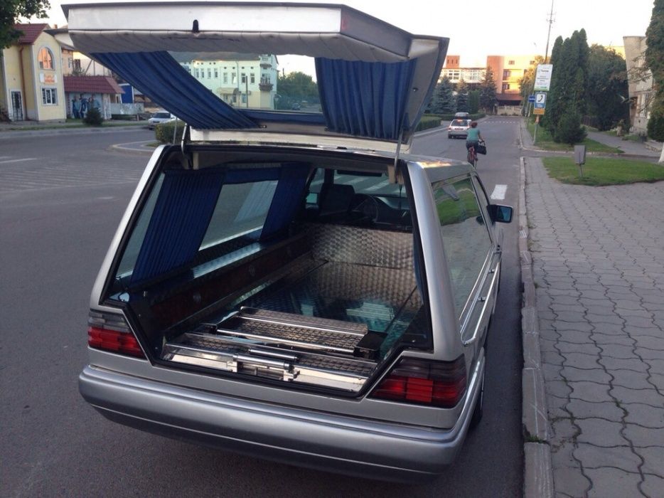 Катафалк / ритуальні послуги / Mercedes