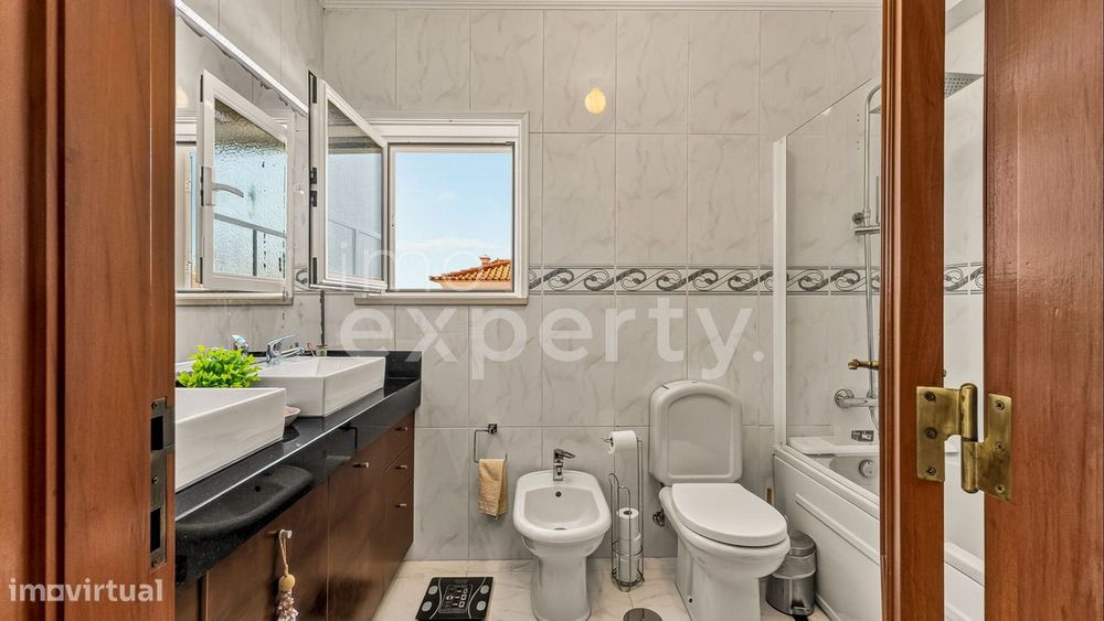 Moradia com 3 suites e piscina coberta a 10 min das praias da Ericeira