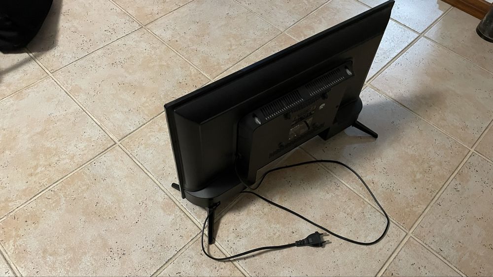 Tv Silver 24” com comando