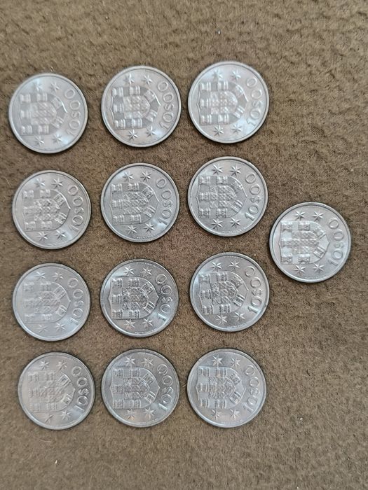 13 moedas de 10 escudos