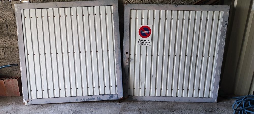 Portão de Garagem / Chapa Duas Folhas – 1.47m x 1.47m (Cada Folha)