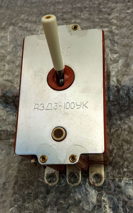 Автоматичний вимикач АЗД3-100УК