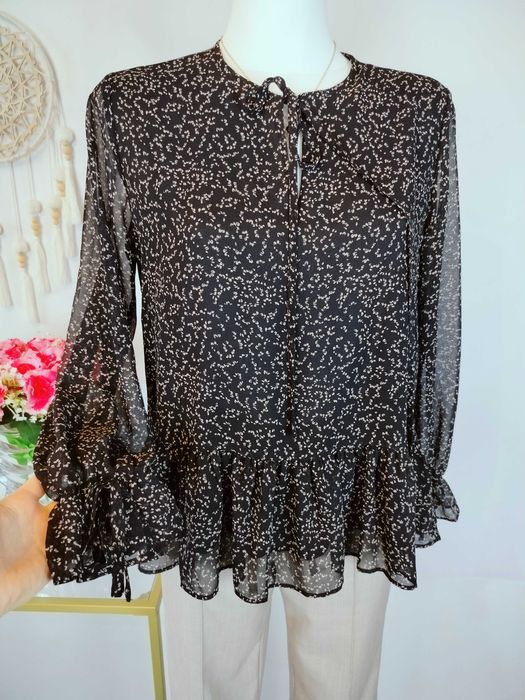Czarna elegancka bluzka Reserved w rozmiarze S 36 z długim rękawem
