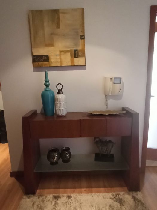 Sala de jantar completa mais consola de entrada mais espelho mais 4 cadeiras.