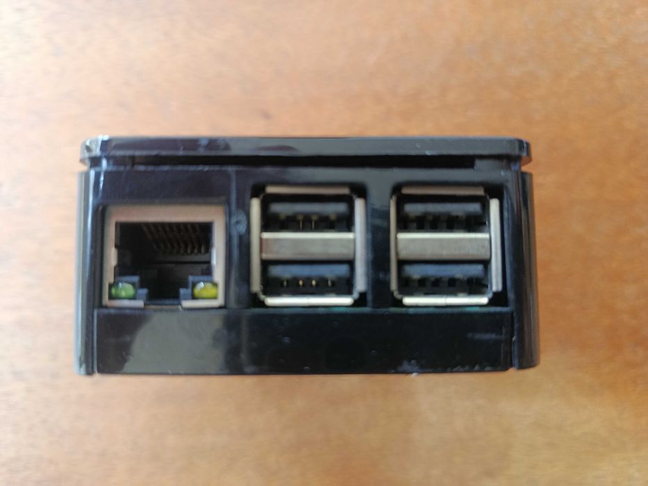 Raspberry Pi 3b+ + caixa original + PiSwitch
