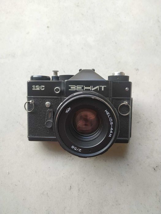 Helios 44M 58mm f/2 + ZENIT 12C