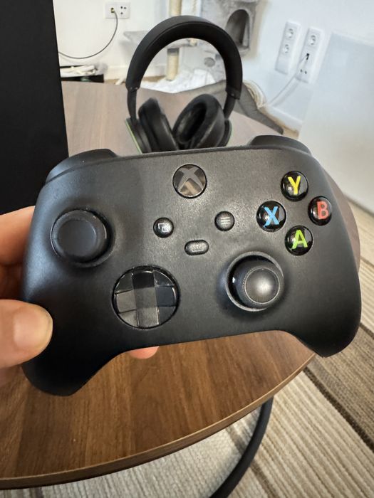 Xbox Series X 1TB – em bom estado+ Comando Original+ headphones