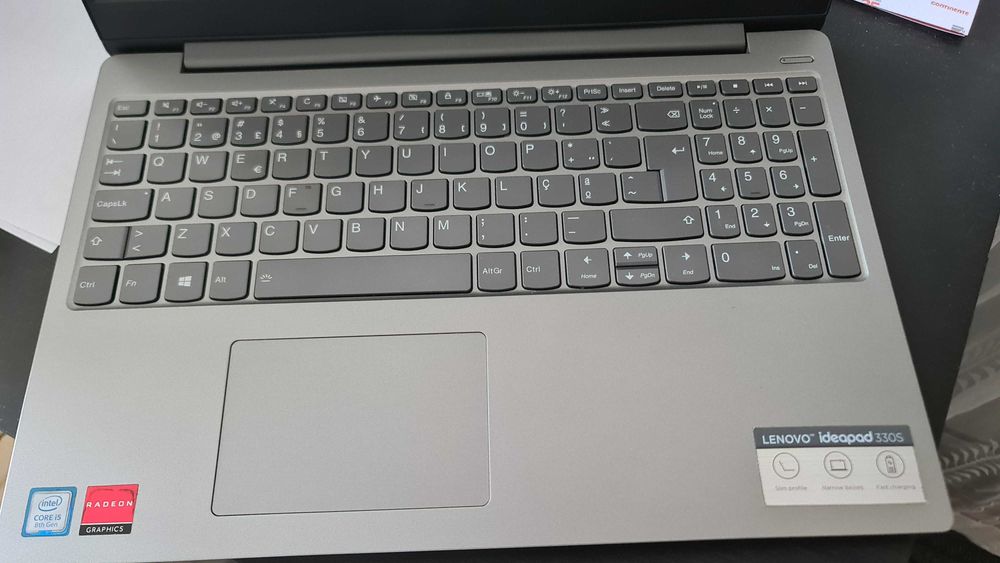 Portátil Lenovo 330S-15IKB (AMD Radeon 535)