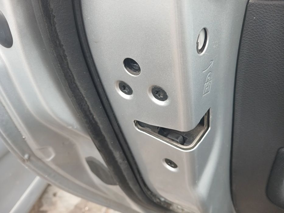 Fechadura / fecho porta trás esquerdo FORD Focus III Carrinha