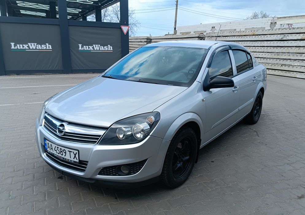Opel Astra H 2009рік Седан 1.6газ-бензин