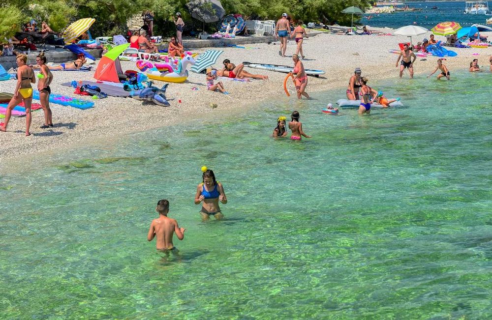 Chorwacja , basen przy plaży, dom Akord