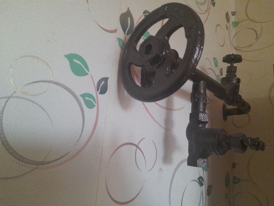 Кран декоративный на стену.
