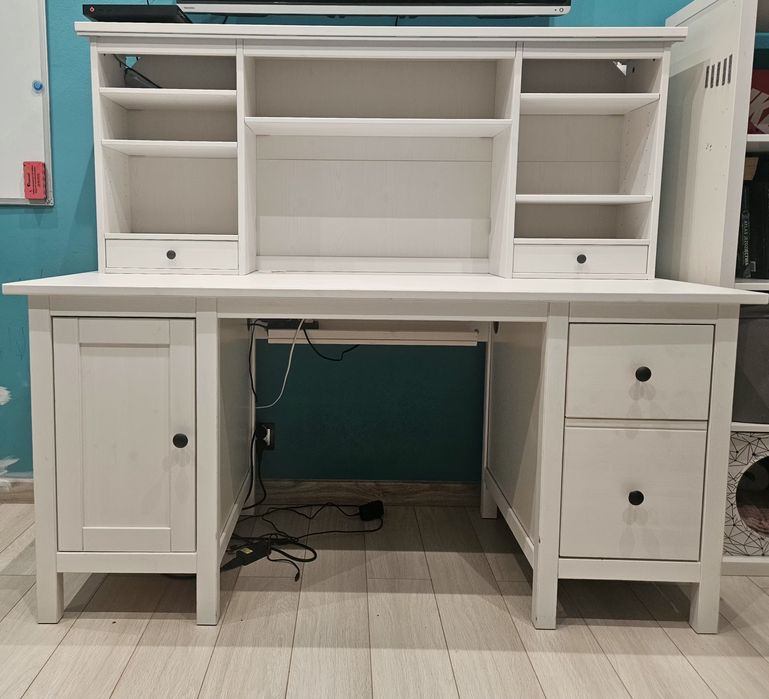 Biurko hemnes ikea z nadstawką oświetlenie led