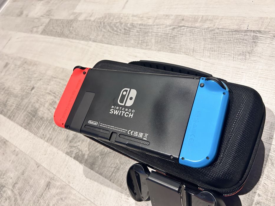 Sprzedam konsolę Nintendo Switch LCD SD128GB + Mario kart 8